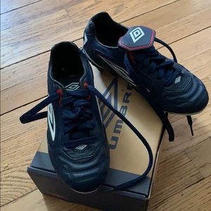 Umbro soccer cleats NIB. boys US 3.5 UK 2.5 EUR 35